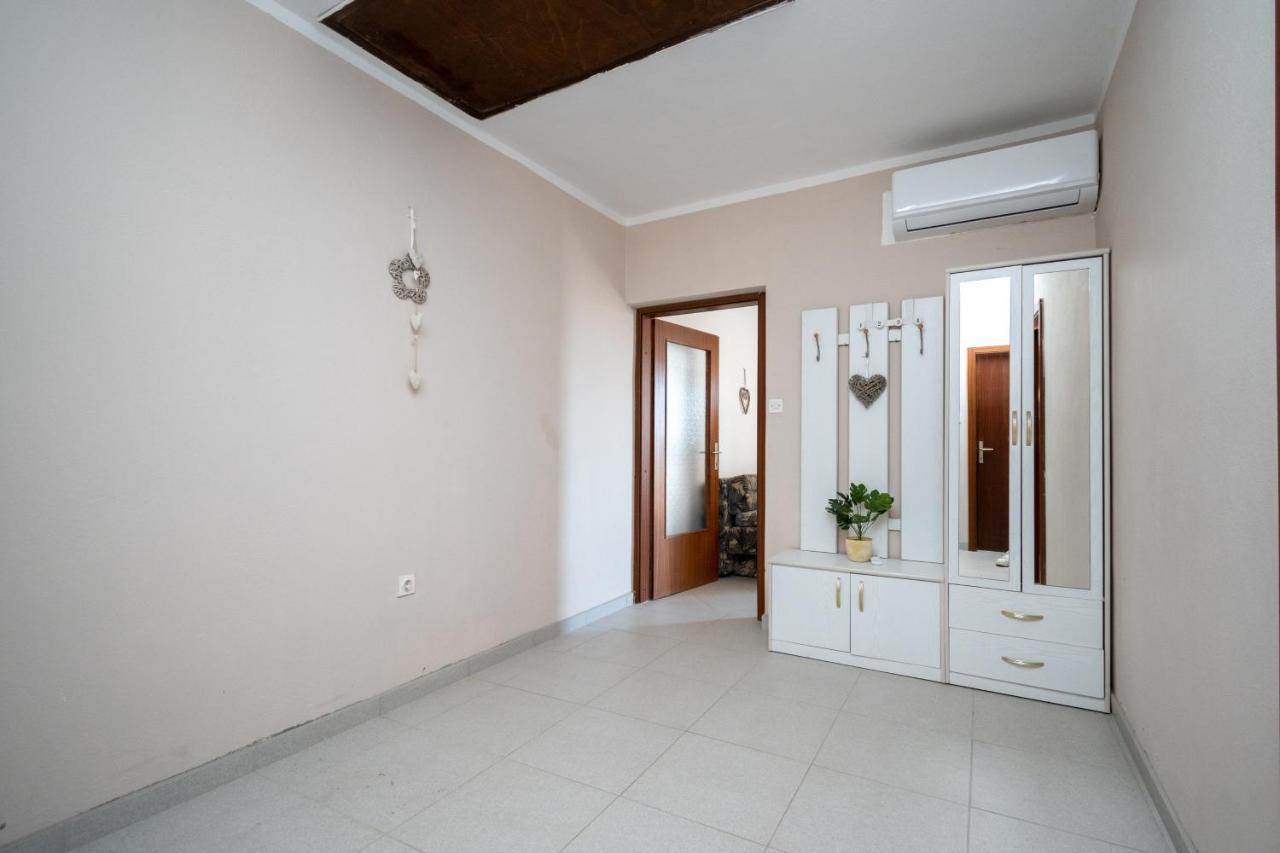 Apartments With A Parking Space Povljana, Pag - 6298 Buitenkant foto